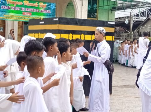 Siswa TK dan MI Gelar Manasik Haji di Masjid Baiturrahman