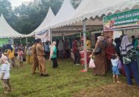 Masyarakat Serbu Pasar Murah Hari Besar Keagamaan di Desa Persiapan Nunggal Jaya