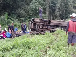 Bus Rombongan Majelis Taklim Palembang Terguling