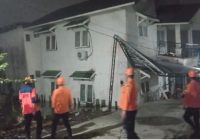 Rumah Tingkat Dua Ambruk di Jalan Flamboyan Banjarmasin