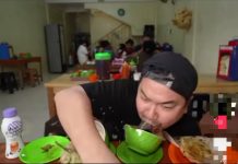 Nex Carlos Jatuh Saat Makan Soto Viral