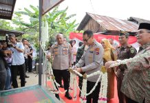 Resmikan Bedah Rumah di Hulu Sungai Selatan, Kapolda : Peran Polri Turut Tuntaskan Kemiskinan Ekstrem
