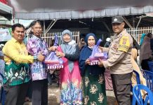 Lazis Assalam Fil Alamin Bagikan Puluhan Paket Sembako di Posyandu Lansia Kuin Selatan