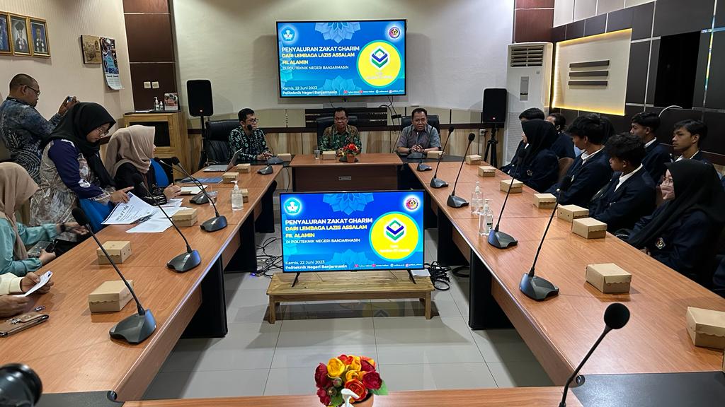 Lazis Assalam Fil Alamin Lunasi Tunggakan Biaya Kuliah Belasan Mahasiswa Politeknik Negeri Banjarmasin