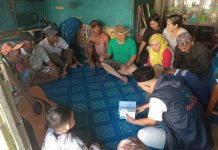 KESEKIAN KALI, Lazis Assalam Fil Alamin Kalsel Salurkan Zakat Tunai Kepada Warga di Veteran Banjarmasin