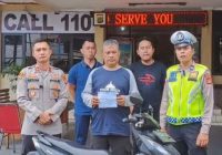 Viral Pengendara Sepeda Motor Mengaku Polisi Saat Merokok di Jalan Minta Maaf