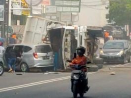 Truk Pasir Tabrak Agya, 3 Orang Tewas
