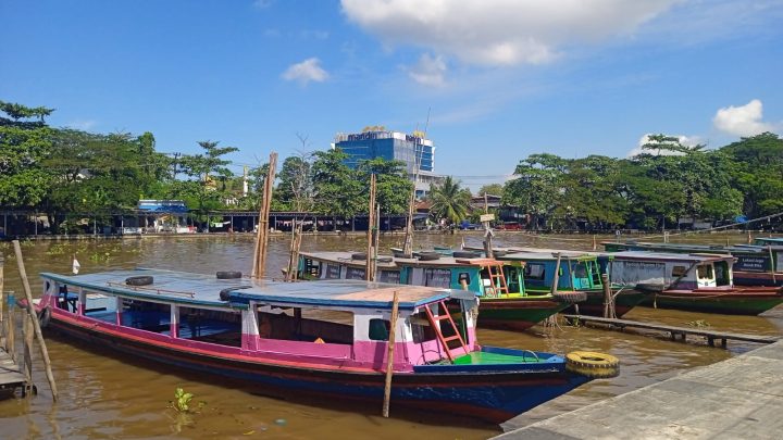 05072023_Kelotok yang akan membawa wisatawan susur sungai di Kota Banjarmasin dengan berbagai pilihan rute, Rabu 5 Juli 2023. (wartabanjar.com - Raudah)