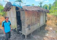 Tak Layak dan Mirip Kandang, Polsek Tamban Bersama Warga Urunan Biayai Bedah Rumah Madi