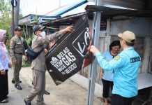 Tegakkan KTR, Dinkes Kota Banjarmasin Turunkan Iklan Rokok Dekat Puskesmas