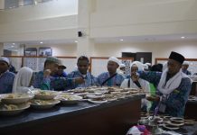 Tiba Dini Hari Tadi, Paman Birin Sambut Jemaah Kloter 01 Banjarmasin, Disediakan Soto Banjar