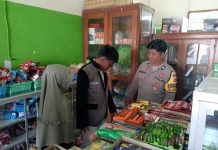 Salut! Bhabinkamtibmas dan Babinsa Sungai Andai Belikan Seragam untuk Siswa Yatim