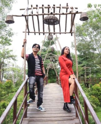 Rilis Lagu Baru, Duo Beranak Bikin Video Klip di Kafe Excelso A Yani Km 5 Banjarmasin