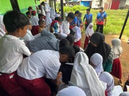 Salut! Petugas Pusling Kalsel Bawa Buku ke Desa Terpencil Gunakan Motor Trail