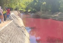 Warga Kaget! Air Sungai di Pamekasan Berubah Warna Merah Darah, Ini Kata Polisi