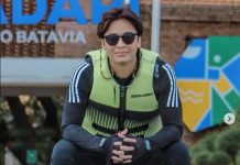 Jatuh Saat Main Bola Bikin Lutut Billy Syahputra Cedera