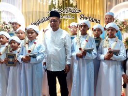 Lazis Assalam Fil Alamin Kalsel Salurkan Zakat Berupa Alquran Hafalan di Kusan Hilir