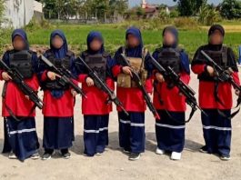 Viral Foto Santriwati Pegang Senjata Laras Panjang dari Ponpes di Magetan