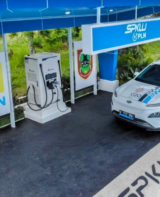Demi Mobil Listrik, PLN Bakal Ubah Tiang Listrik Jadi Pabrik Charging, Begini Caranya