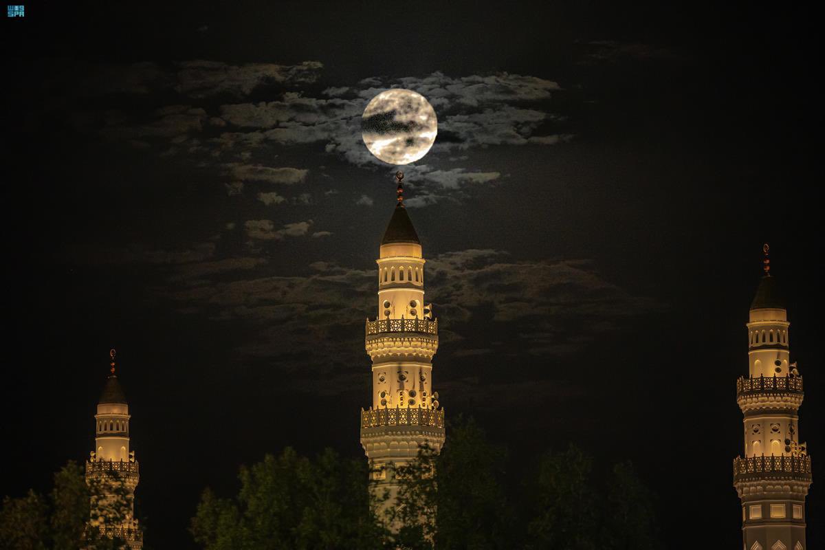 The First Supermoon of 2023: A Breathtaking Phenomenon Visible in Indonesia and Around the World