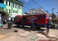 Turunkan Personel dan Fire Truck, DPKP Banjar Bersihkan Area PC NU Usai Sembelih Hewan Kurban
