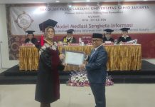 "Model Mediasi Dalam Sengketa Informasi Oleh Komisi Informasi Kalsel Provinsi Kalsel" Hantarkan Muhari Raih Gelar Doktor