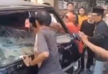 VIRAL Video, Gegara Halangi Laju Ambulans Jenazah, Sopir dan Mobil Boks di Surabaya Diamuk Massa