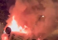 Kerusuhan Pecah di Sunderland Inggris, Mobil Dibalik dan Massa Lempari Polisi