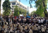 Ormas Dayak Kalsel Gelar Aksi ke Gedung DPRD Tuntut Proses Hukum Rocky Gerung