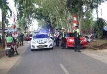 Mobil di Bahu Jalan RTH Kijang Mas Pelaihari Ditertibkan Petugas Gabungan