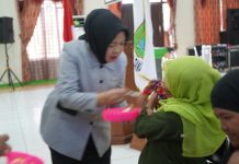 Pemkab Tanbu Launching Orang Tua Asuh Anak Stunting, Hj Wahyu Windarti Beri PTM untuk Balita