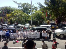 Berdemo di Gedung DPRD, Pelanggan Kecewa: "PTAM Intan Banjar Kurang Tanggap!"