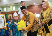 Momen Paman Birin dan Istri Akrab Bercengkrama Bersama Ratusan Anak