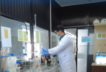 Tim Lab PAM Bandarmasih Cek Kadar Garam Air Baku Satu Jam Sekali
