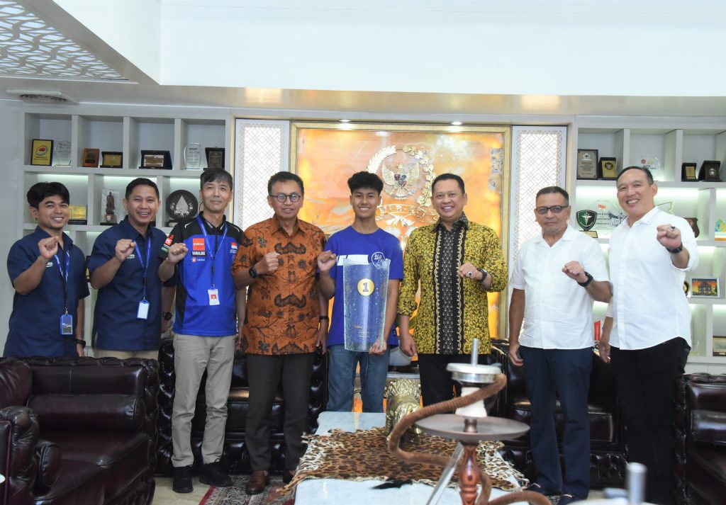 Aldi Satya Mahendra bersama Bambang Soesatyo (Ketua Umum Ikatan Motor Indonesia) & management PT YIMM