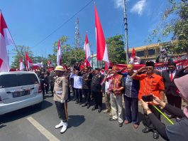 HUT Kemerdekaan RI, Polresta Banjarmasin Kibarkan Merah Putih Sepanjang 100 Meter