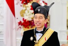 Presiden Jokowi Hadiri Upacara HUT ke 78 RI Kenakan Busana Raja Keraton Surakarta Ageman Songkok Singkepan Ageng