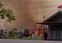 Kebakaran Lahan di Pengayuan Dekati Gudang Mebel dan Pemukiman