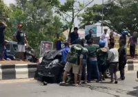 Video Detik-Detik Honda Brio Tabrak Dua Mobil dan Satu Sepeda Motor di Jalan A Yani km 18