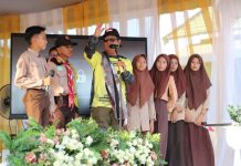 Di Lokasi Pertama Turdes, Paman Birin Bagi-bagi Uang dan Lebarkan Jalan Menuju SMAN 1 Tabunganen