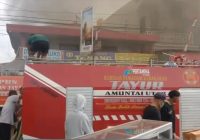 Tim Pemadam Susah Padamkan Api yang Hanguskan Bangunan di Terminal Kelua