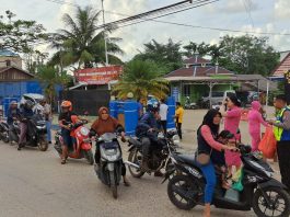 Jumat Berkah Bersama Polsek Satui Polres Tanah Bumbu, Bagikan Ratusan Nasi Bungkus