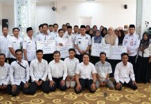 Bupati Serahkan Dana Hibah Program YESS Kepada 32 Pemuda Tani di Tanah Bumbu