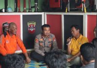 Waka Polres Kotabaru Tanggap Beri Solusi, Jumat Curhat di Kampung Sasak