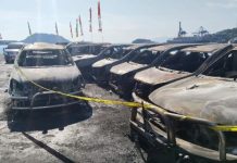 12 Mobil Terbakar di Halaman Kantor DPRD Papua