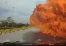 VIDEO Detik-detik Mobil Nyaris Dihantam Pesawat Jet yang Jatuh di Jalanan Selangor Malaysia, Terekam Dashcam