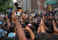 New York Rusuh! Ribuan Anak Muda Turun Lalu Bentrok dengan Polis, Ternyata Orang Ini Penyebabnya