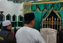 Ada Apa ya, Dini Hari Paman Birin Mendadak ke Makam Datu Kalampayan