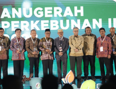 Paman Birin Satu-satunya Gubernur Terima Anugerah Perkebunan Indonesia ...