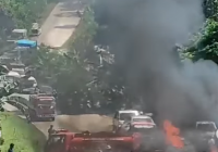 Tak Kuat Nanjak, Truk Terbalik dan Terbakar di Gunung Halat Tabalong